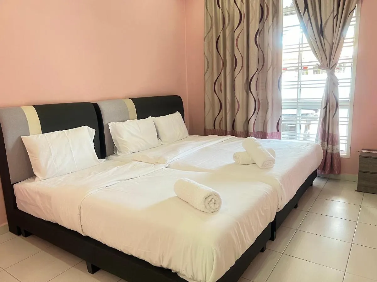 Padang Temu Near Town Homestay 9Pax @ Exclusuites ملقا 0*,